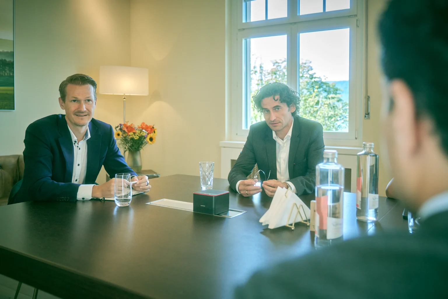 Serene meerkant uitzicht dat onze holistische behandelingsaanpak vertegenwoordigt