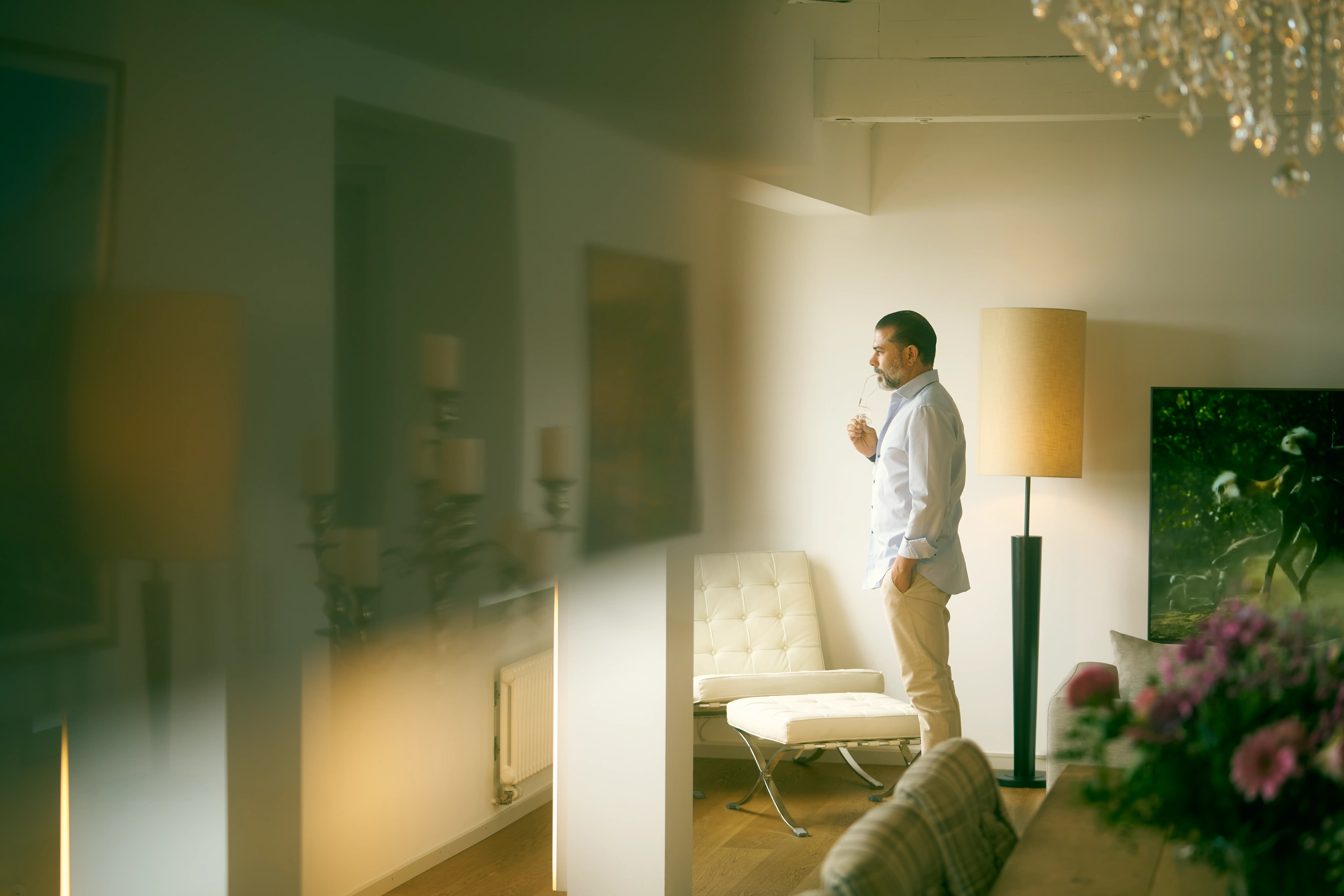 Persoon die interacteert met een paard tijdens een hippotherapie-sessie bij Paracelsus Recovery