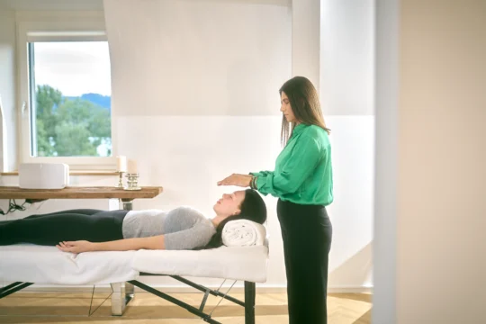 Therapeut en cliënt tijdens een gameverslaving behandelsessie