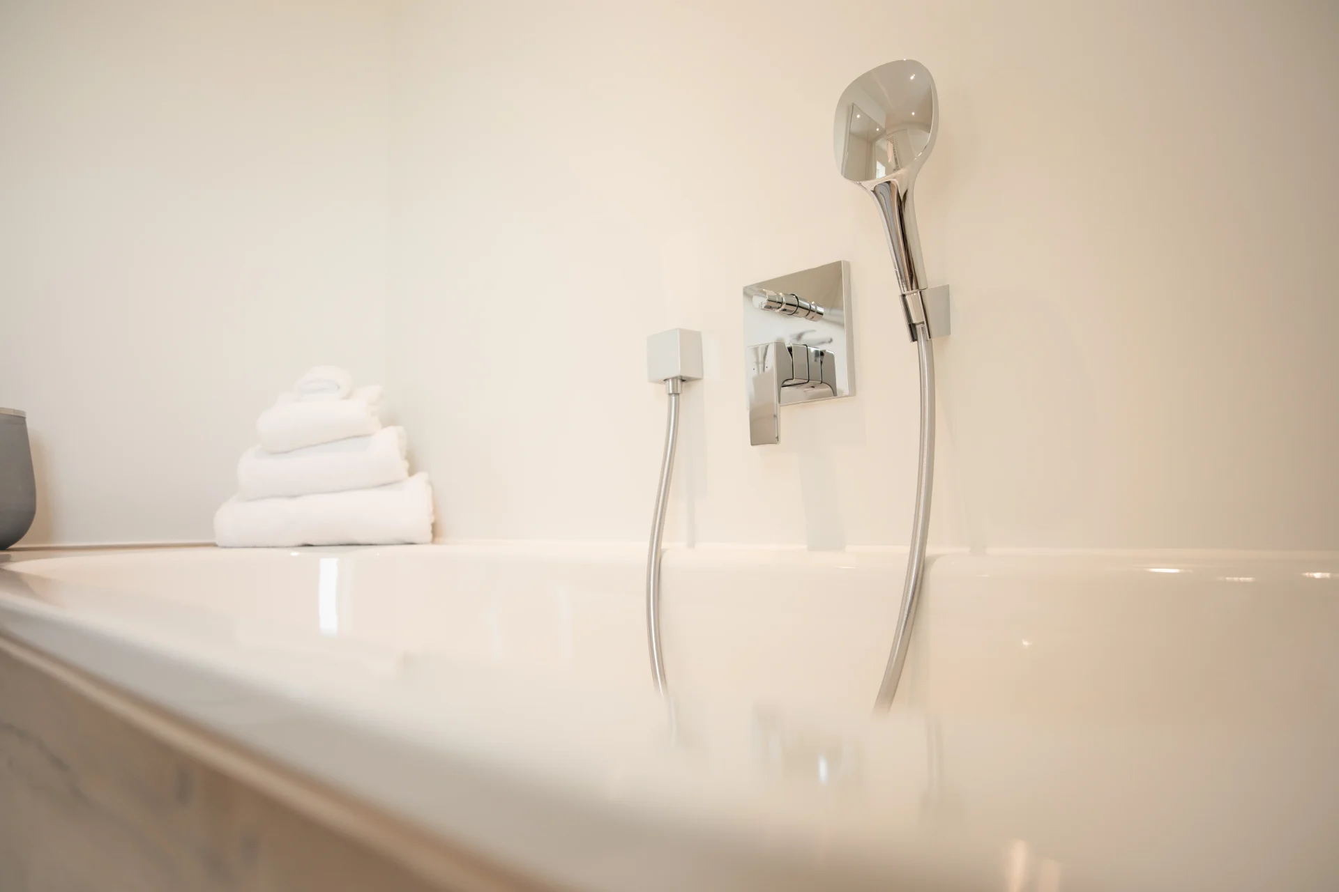 Luxe badkuip in de Serenitas residentie badkamer