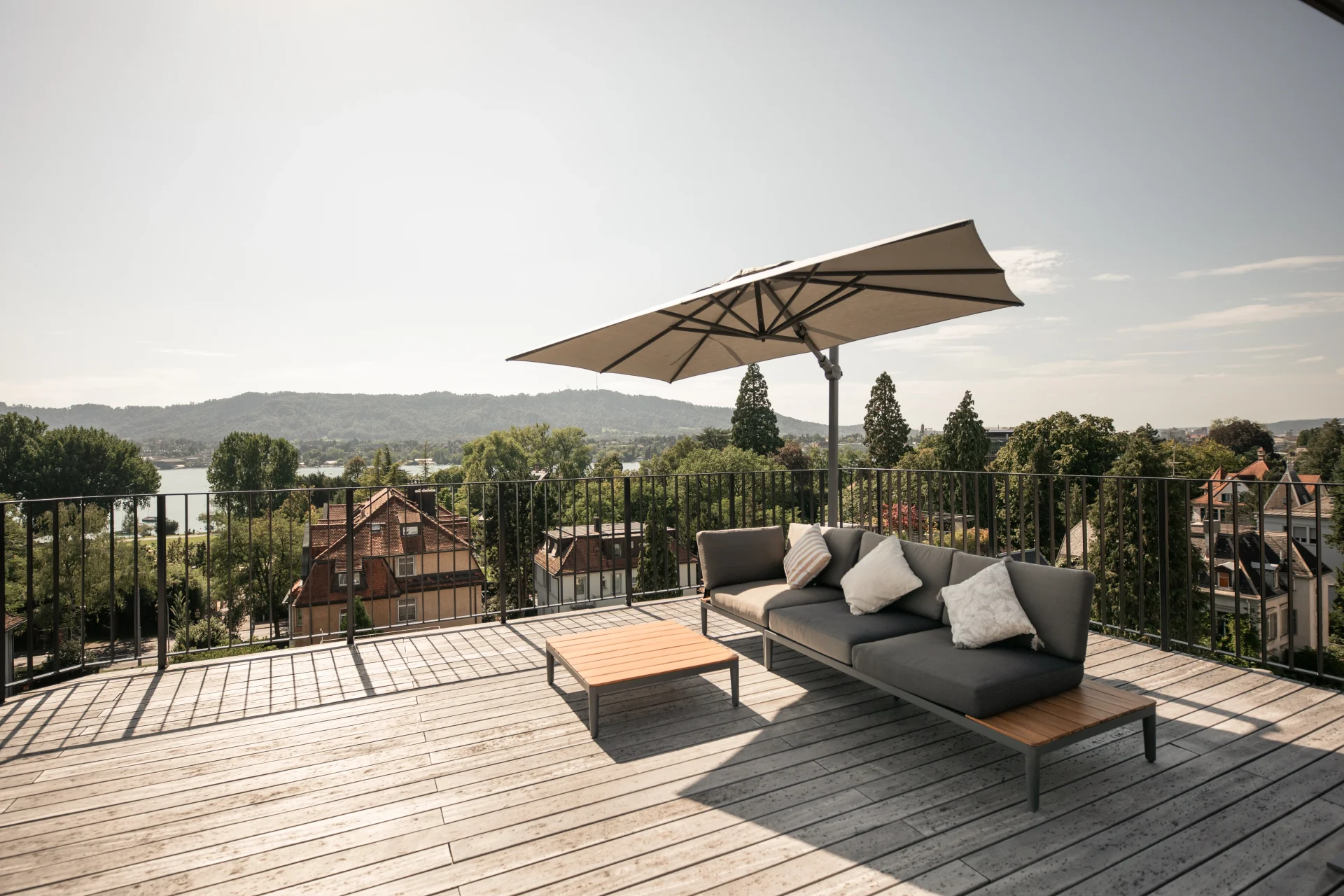 Buitenzitgedeelte bij de Serenitas residentie